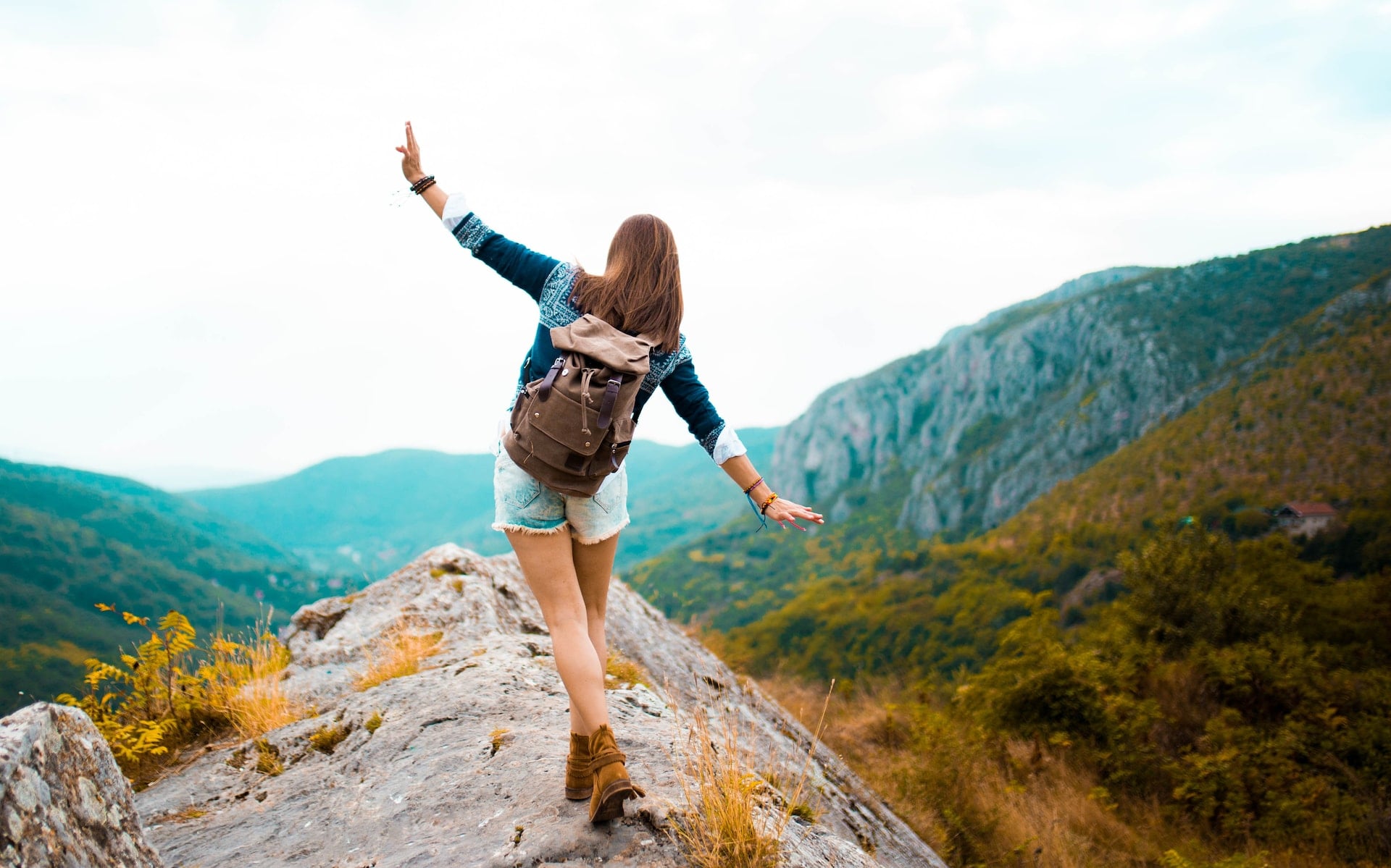 Tour reviewing person